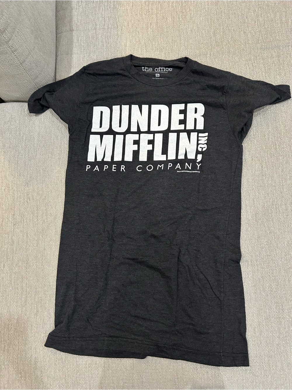 dunder mifflin women’s tee in dark gray size small